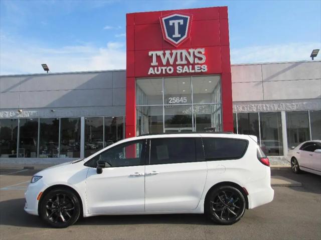 2025 Chrysler Pacifica Limited for sale in Redford Charter Twp, MI