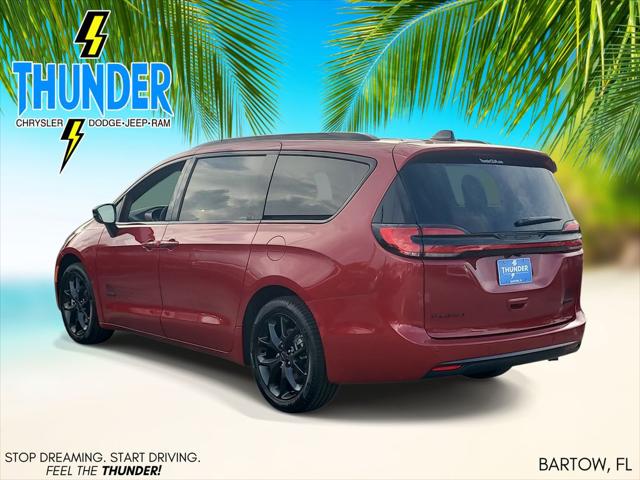 2027 Chrysler Pacifica Select