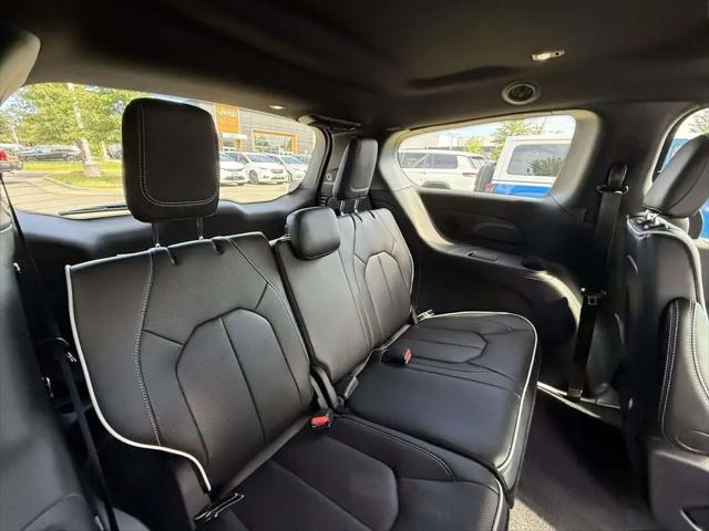2027 Chrysler Pacifica Limited