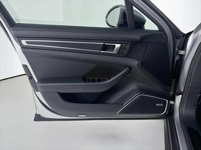 2023 Porsche Panamera Platinum Edition