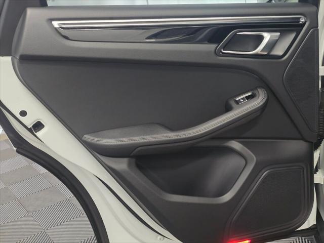 2024 Porsche Macan Unknown