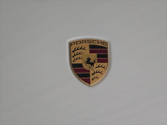 2024 Porsche Macan Unknown