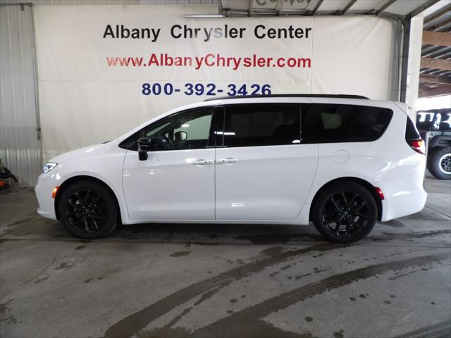 2025 Chrysler Pacifica Limited for sale in Albany, MN