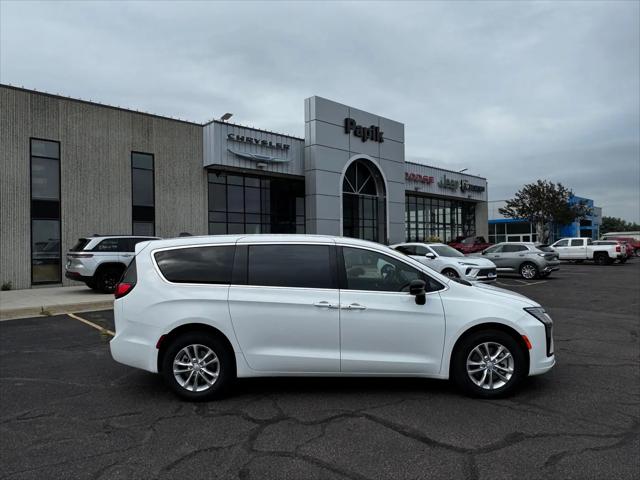 2027 Chrysler Pacifica Select for sale in Luverne, MN