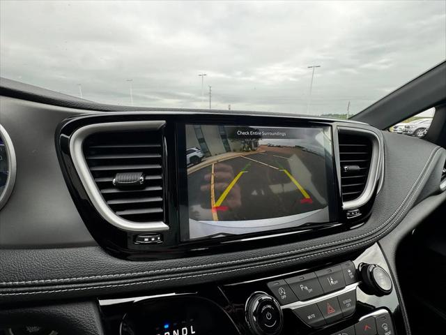 2027 Chrysler Pacifica Select