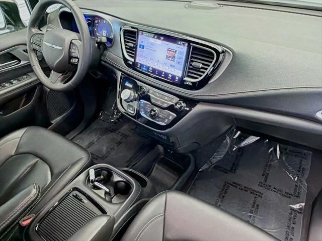 2024 Chrysler Pacifica Hybrid S Appearance Pkg