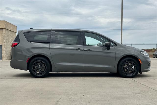 2023 Chrysler Pacifica Hybrid Touring L