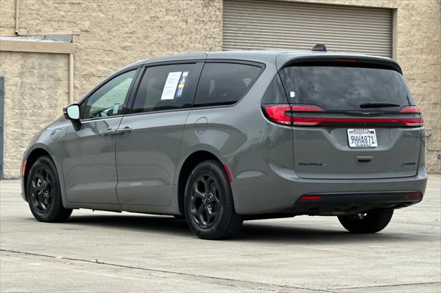 2023 Chrysler Pacifica Hybrid Touring L