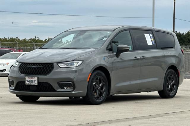 2023 Chrysler Pacifica Hybrid Touring L