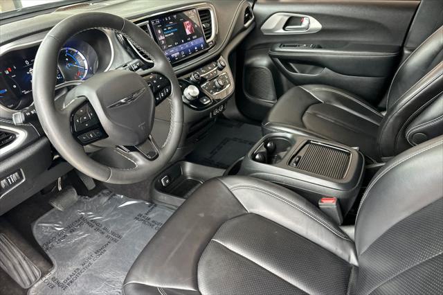 2023 Chrysler Pacifica Hybrid Touring L