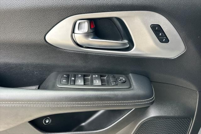 2023 Chrysler Pacifica Hybrid Touring L