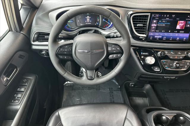 2023 Chrysler Pacifica Hybrid Touring L