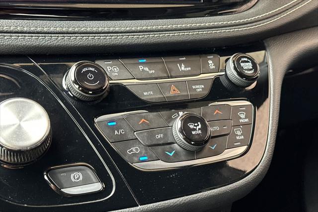 2023 Chrysler Pacifica Hybrid Touring L