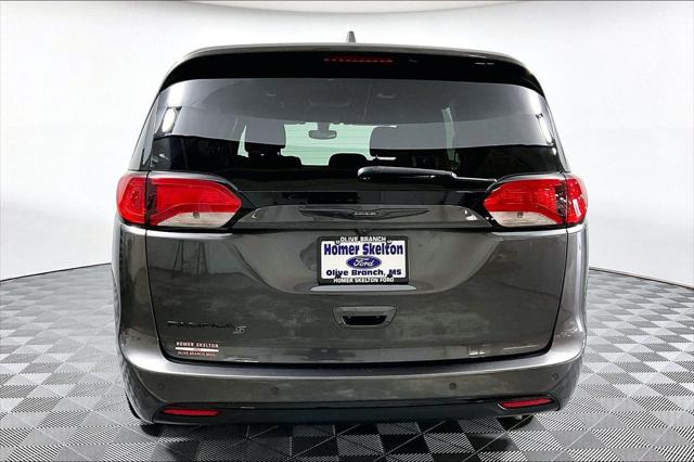 Used 2020 Chrysler Pacifica Touring For Sale in Olive Branch, MS