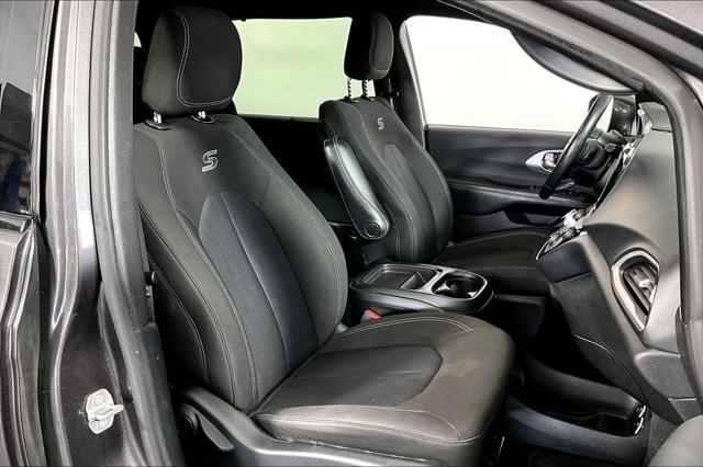 Used 2020 Chrysler Pacifica Touring For Sale in Olive Branch, MS