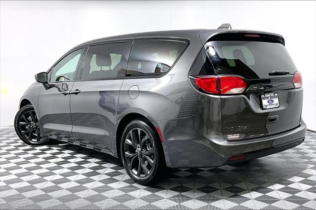 Used 2020 Chrysler Pacifica Touring For Sale in Olive Branch, MS