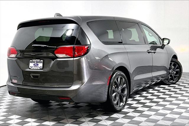 Used 2020 Chrysler Pacifica Touring For Sale in Olive Branch, MS