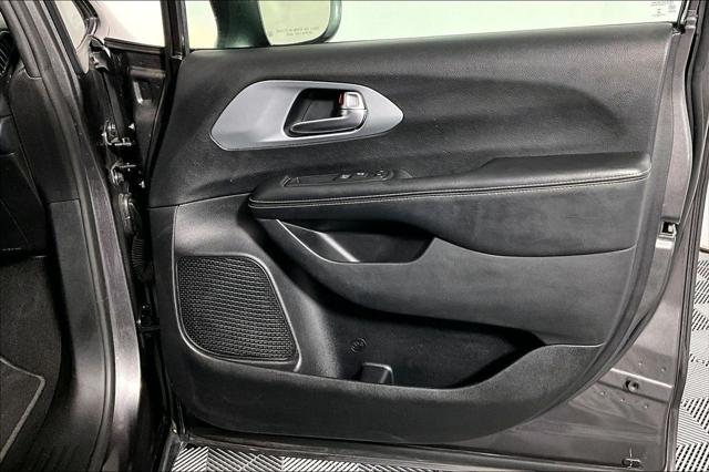 Used 2020 Chrysler Pacifica Touring For Sale in Olive Branch, MS