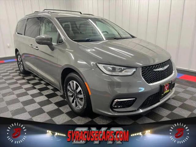 2021 Chrysler Pacifica Hybrid Touring L for sale in Bridgeport, NY
