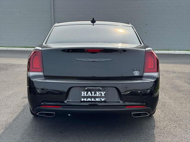 2021 Chrysler 300 Touring
