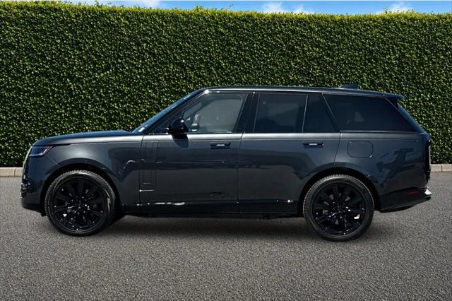 2026 Land Rover Range Rover P550e SE