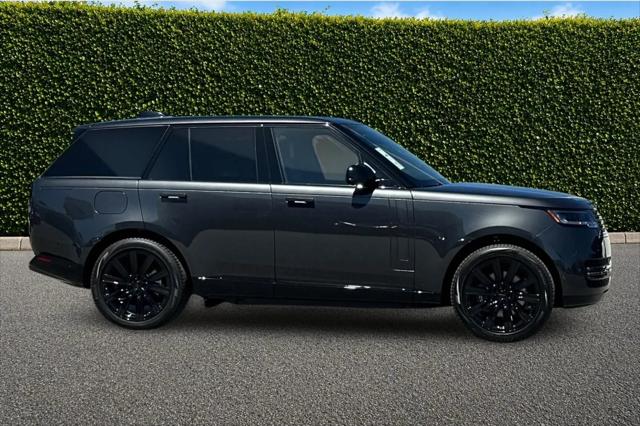 2026 Land Rover Range Rover P550e SE
