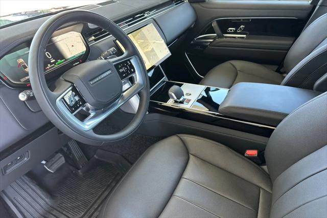2026 Land Rover Range Rover P550e SE