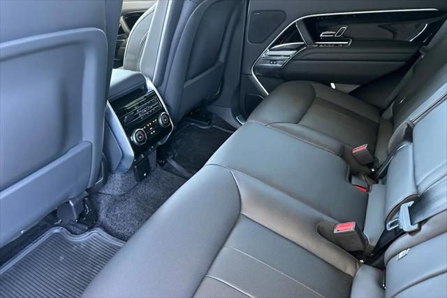 2026 Land Rover Range Rover P550e SE