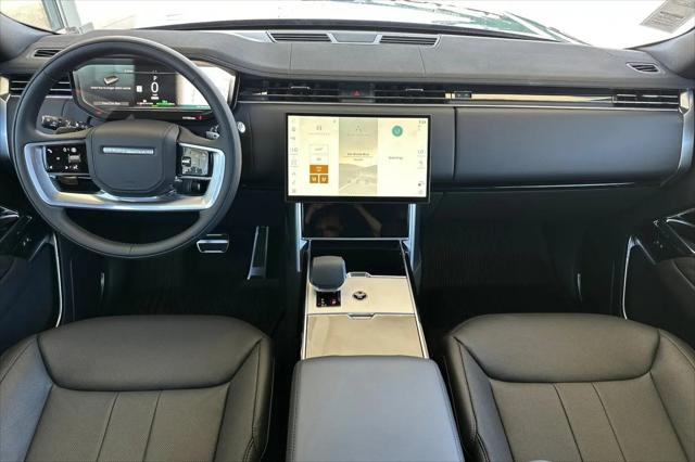 2026 Land Rover Range Rover P550e SE