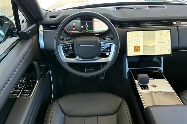 2026 Land Rover Range Rover P550e SE