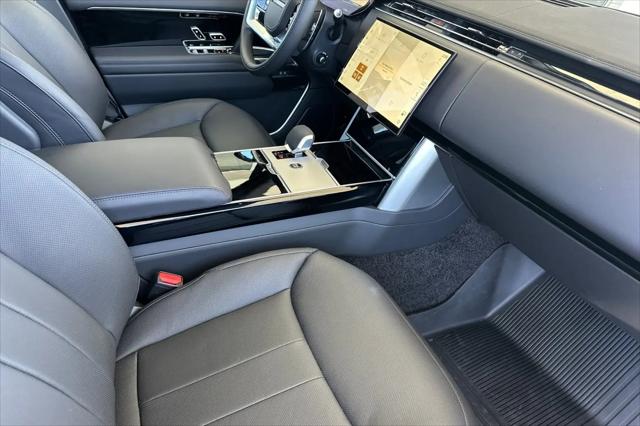 2026 Land Rover Range Rover P550e SE