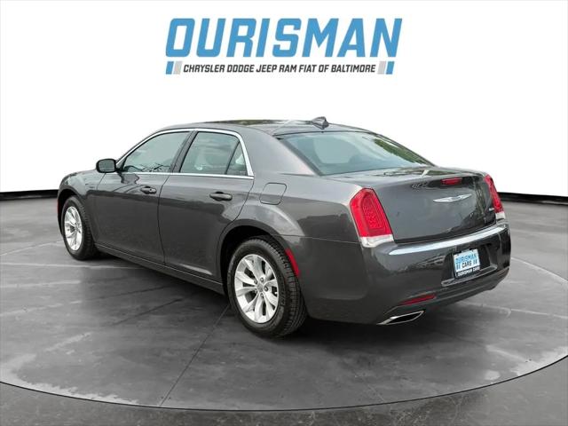 2023 Chrysler 300 Touring