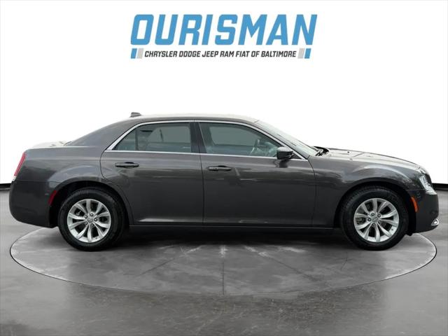 2023 Chrysler 300 Touring