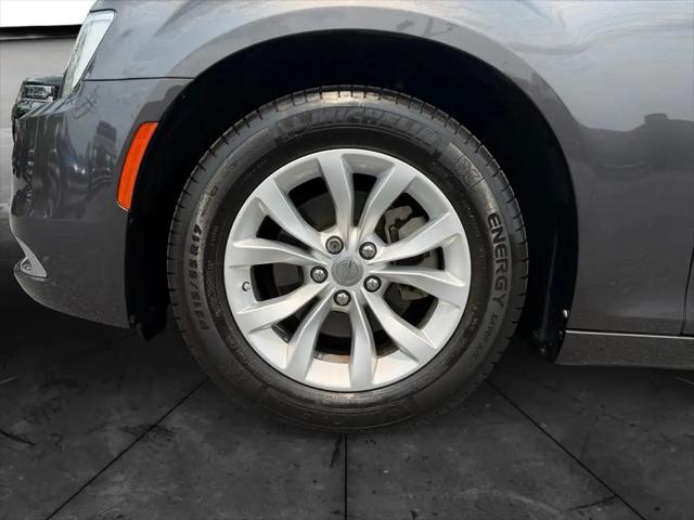 2023 Chrysler 300 Touring