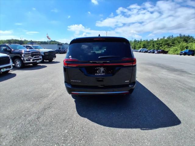 2027 Chrysler Pacifica Select AWD