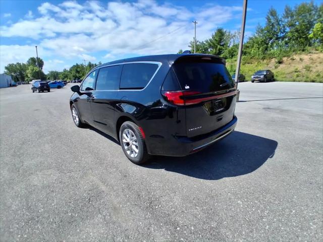 2027 Chrysler Pacifica Select AWD