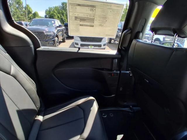 2027 Chrysler Pacifica Select AWD