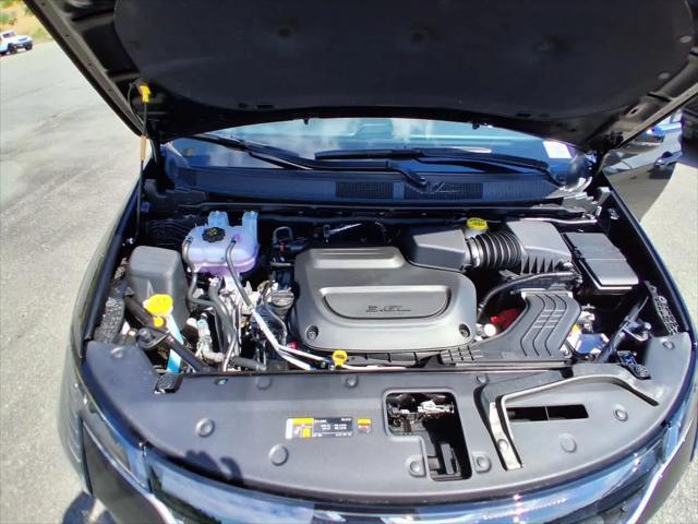 2027 Chrysler Pacifica Select AWD