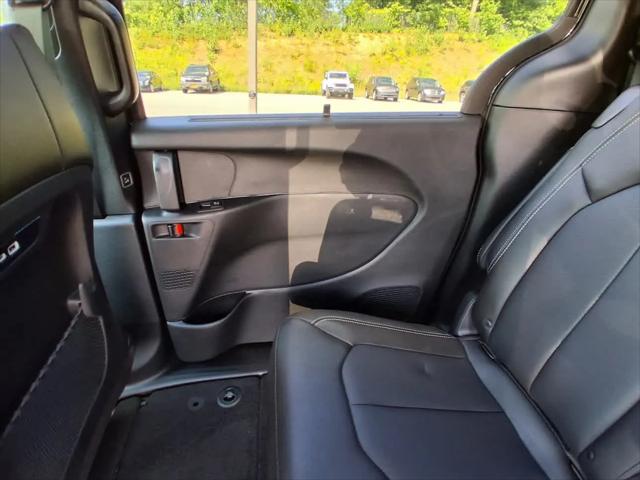 2027 Chrysler Pacifica Select AWD