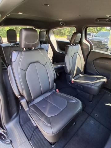 2027 Chrysler Pacifica Select AWD