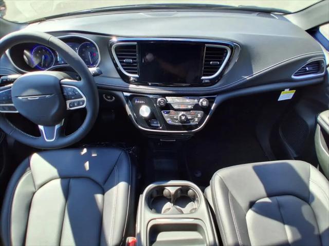 2027 Chrysler Pacifica Select AWD