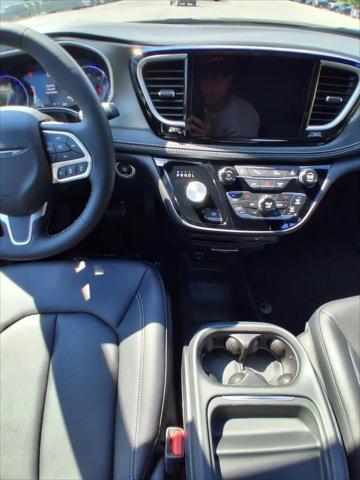 2027 Chrysler Pacifica Select AWD