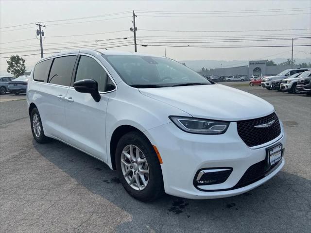 2025 Chrysler Pacifica Select for sale in Watertown, NY