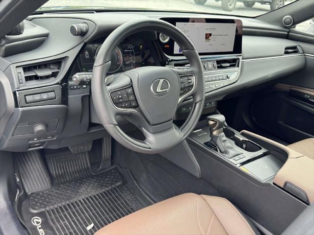 2025 Lexus ES 300h Luxury