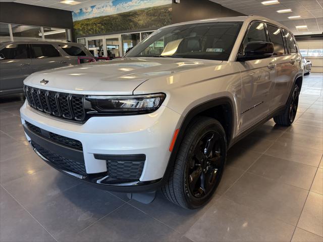 2022 Jeep Grand Cherokee L Altitude 4x4 2022 Jeep Grand Cherokee L Altitude 4x4