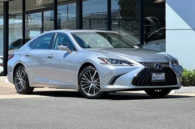 2025 Lexus ES 300h ES 300h