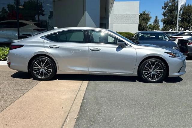 2025 Lexus ES 300h ES 300h