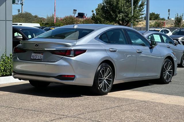 2025 Lexus ES 300h ES 300h