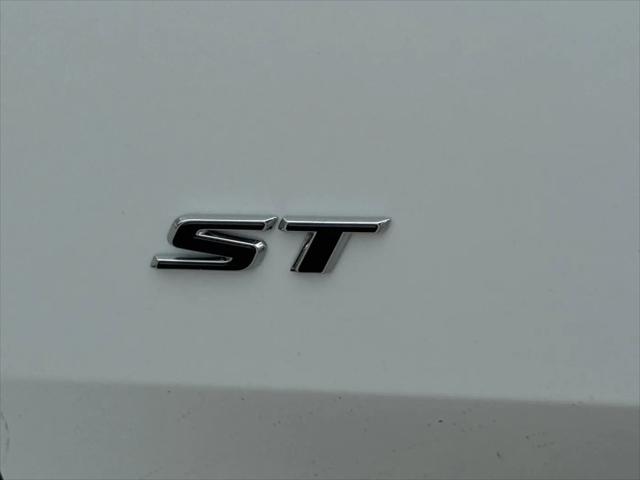 2026 Buick NV Sport Touring FWD