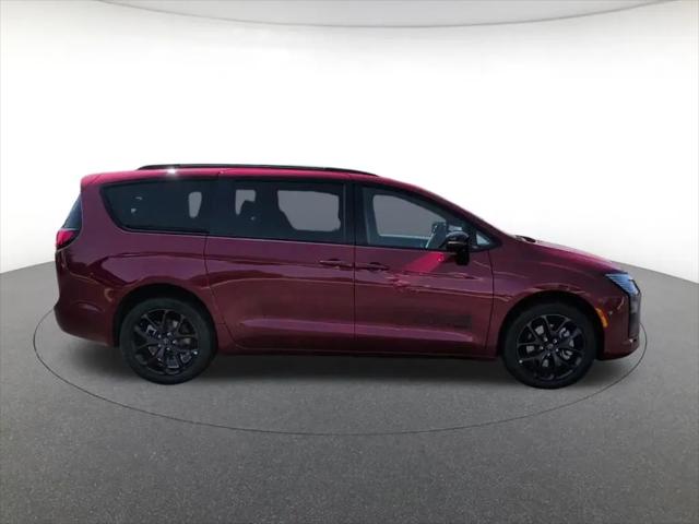 2027 Chrysler Pacifica Select AWD